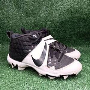 Nike cleats size 3y